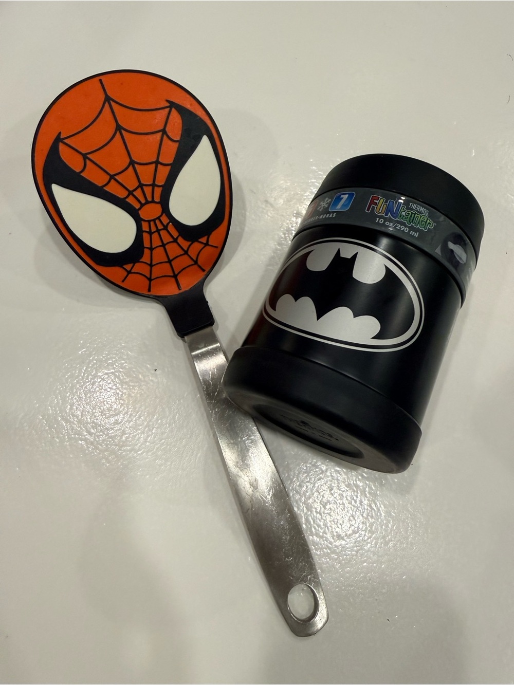 Marvel Spider-Man Spatula & Batman Thermos FUNtainer 10 oz Superhero Bundle